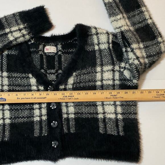 Women's V Neck Cropped Black Plaid Fuzzy Cardigan Sweater Sz Med Preppy Academic - Picture 4 of 10